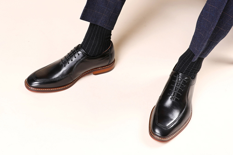 皮鞋是每个男人必备的单品,皮鞋是一个成熟男士的必备鞋
