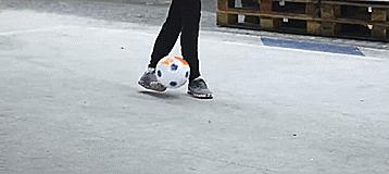 三招必学的足球过人技巧,三分钟学会足球的教程