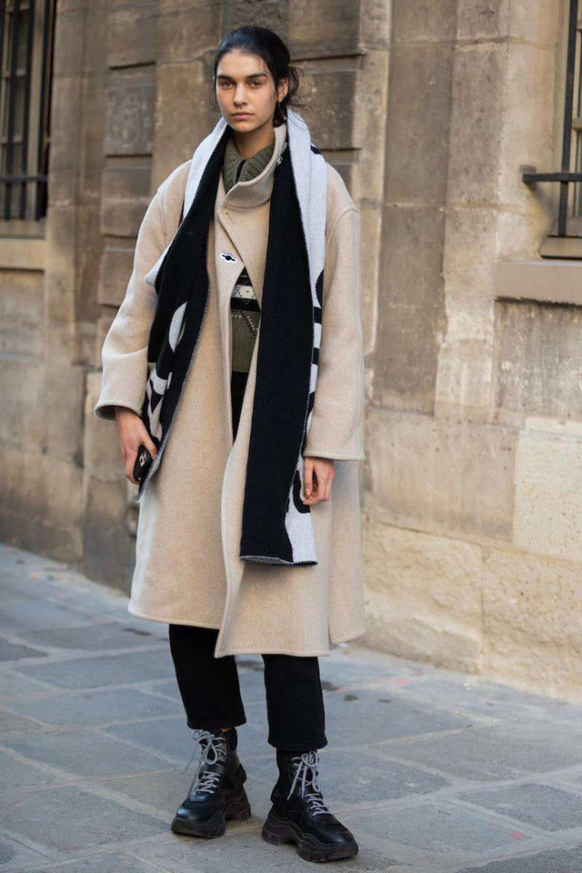 外套+围巾不怕不会戴，只怕配错色，学会巧配色才能增添好气质
