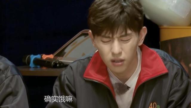 邓伦，身高185cm，体重才65kg，靠3点维持身材，不怕胖