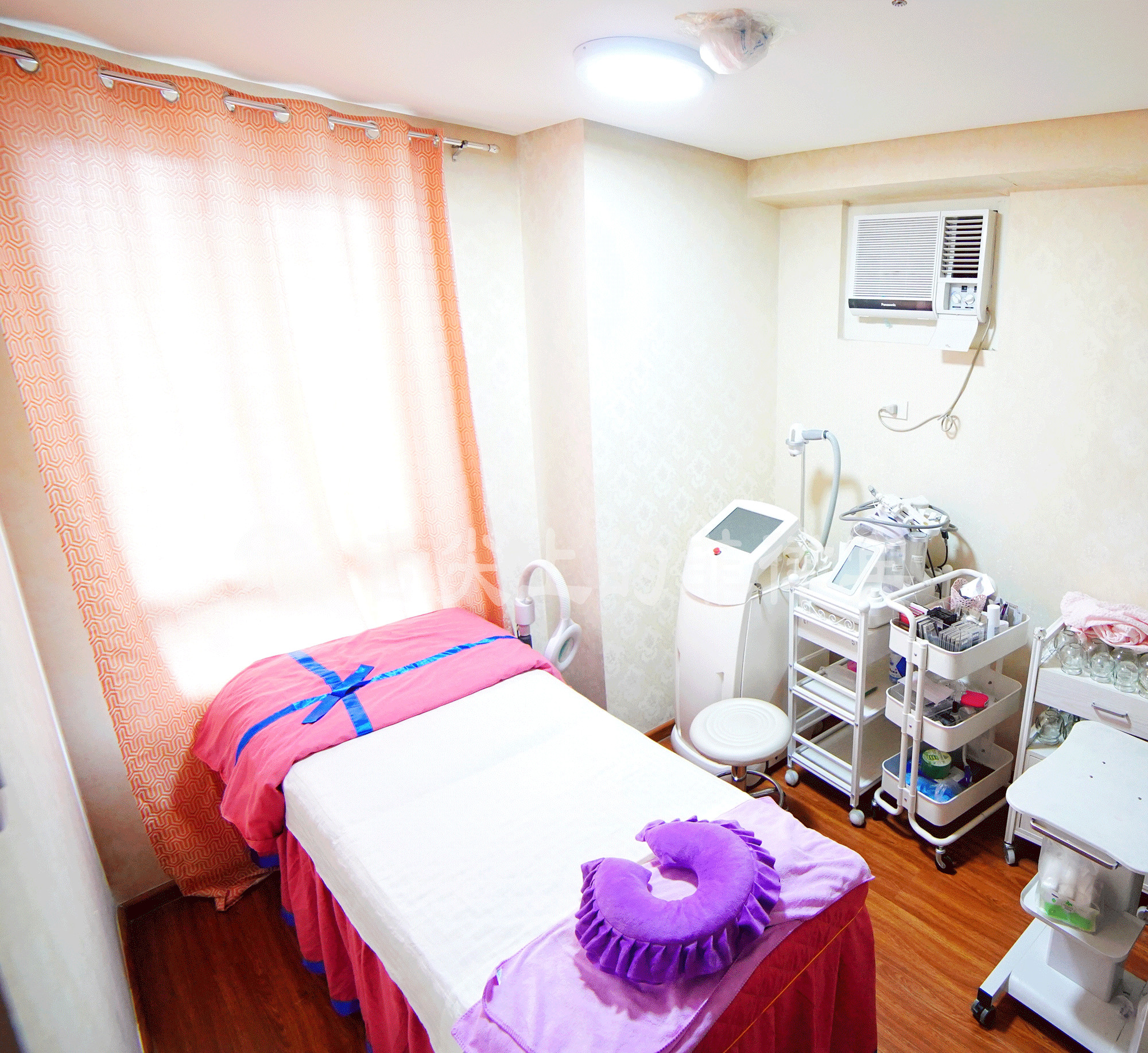 90后美女开了一家美容院,90后美女开直营店