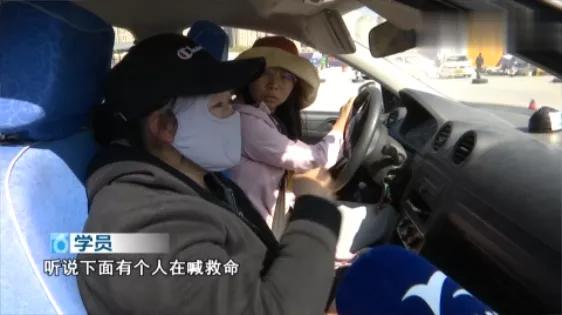 “下水道光身男”后续！被困窨井数日伸手指求救前因后果被警察查清了