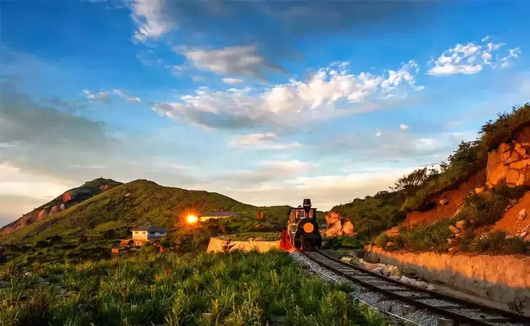 红叶热情似火,金铙胜景如画在醉美的季节遇见你!