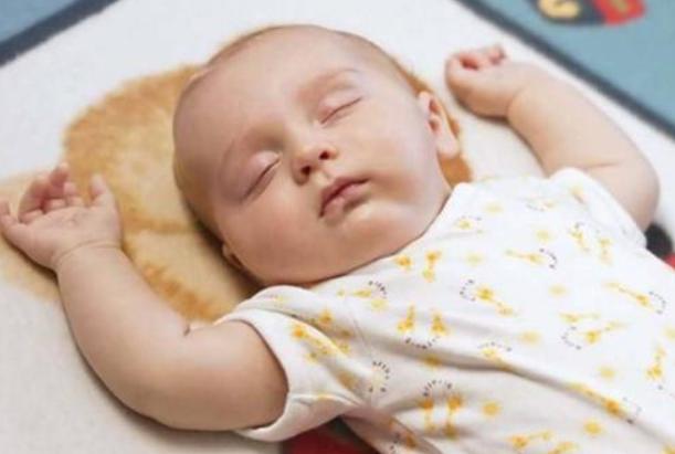 一岁多宝宝总是抓耳朵是怎么回事,宝宝睡觉喜欢抓妈妈耳朵怎么回事