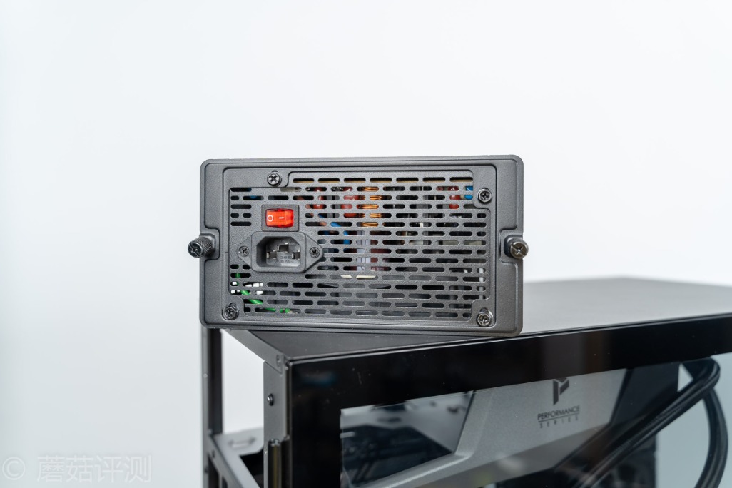 用料给力,安静稳定、Tt(Thermaltake)GT650W金牌全模组电源