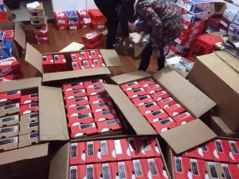 莆田鞋在美国纽约港和新泽西州纽瓦克同时被查获，这下‘出名’了