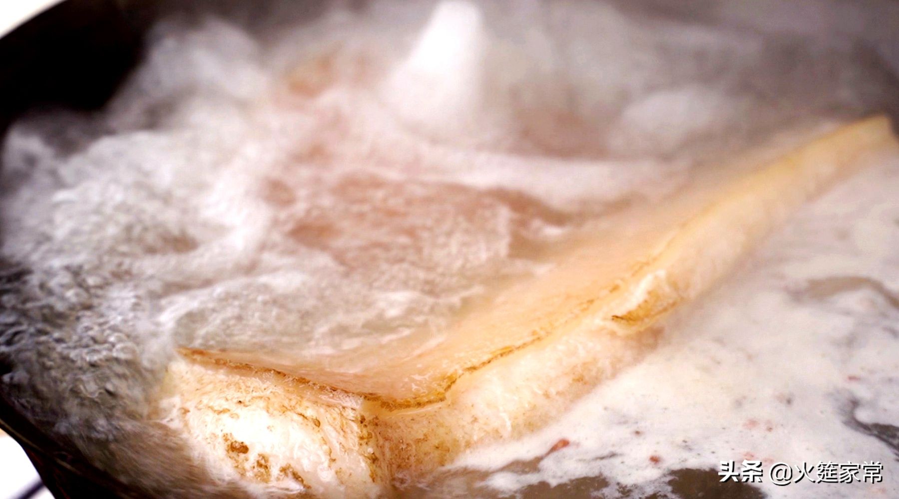 火哥教你做菜,红烧肉怎么做得软烂肥而不腻呢