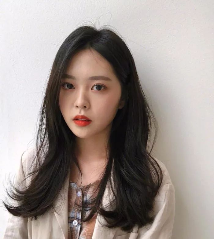 脸型长脖子长适合剪短发,脸型比较小适合剪短发吗