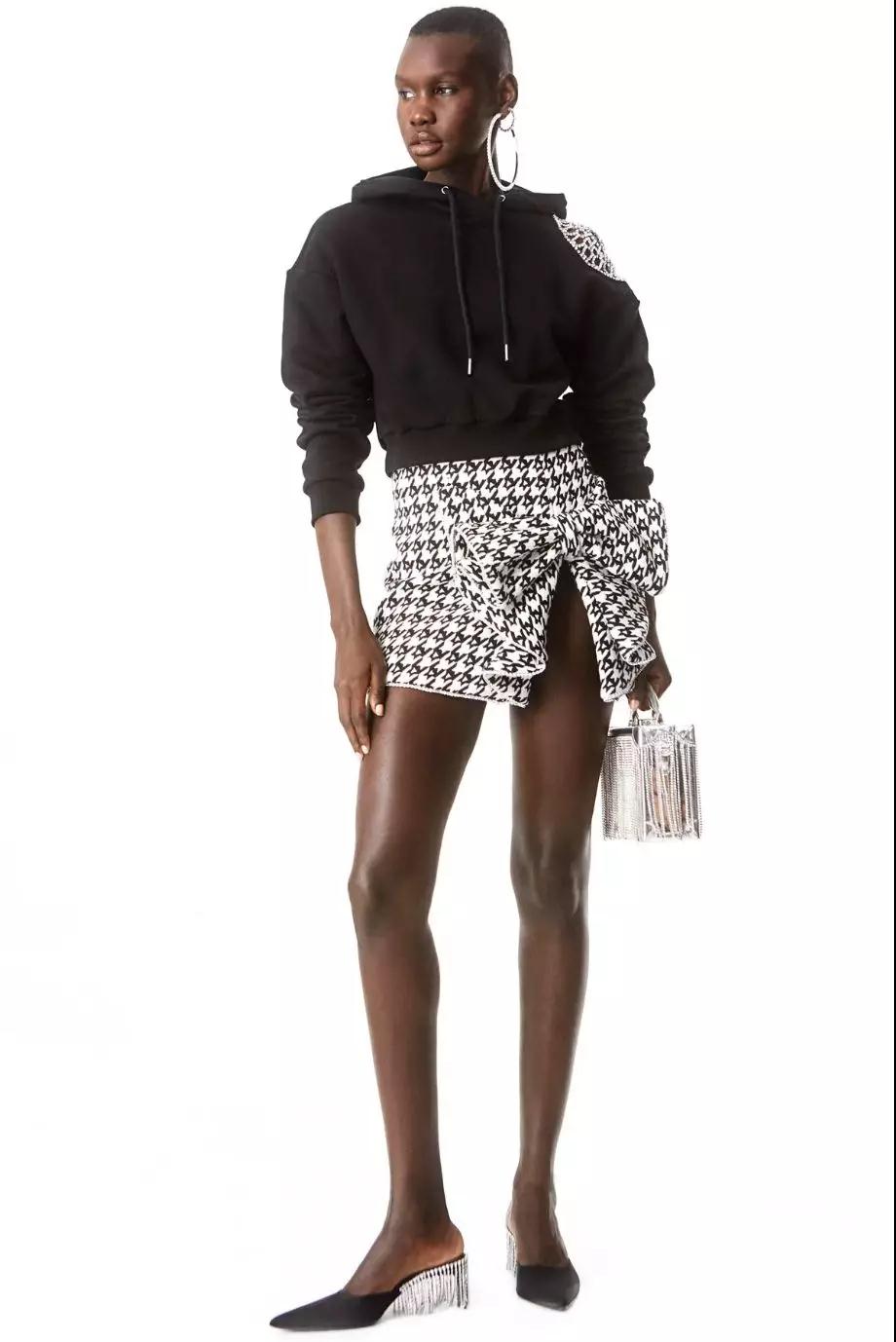 卫衣搭什么好看一点,卫衣搭什么外套显瘦