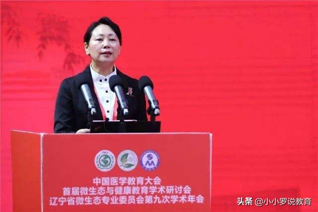 她是医学院高学历美女院长，是我国微生态学专家，美貌和智慧并存