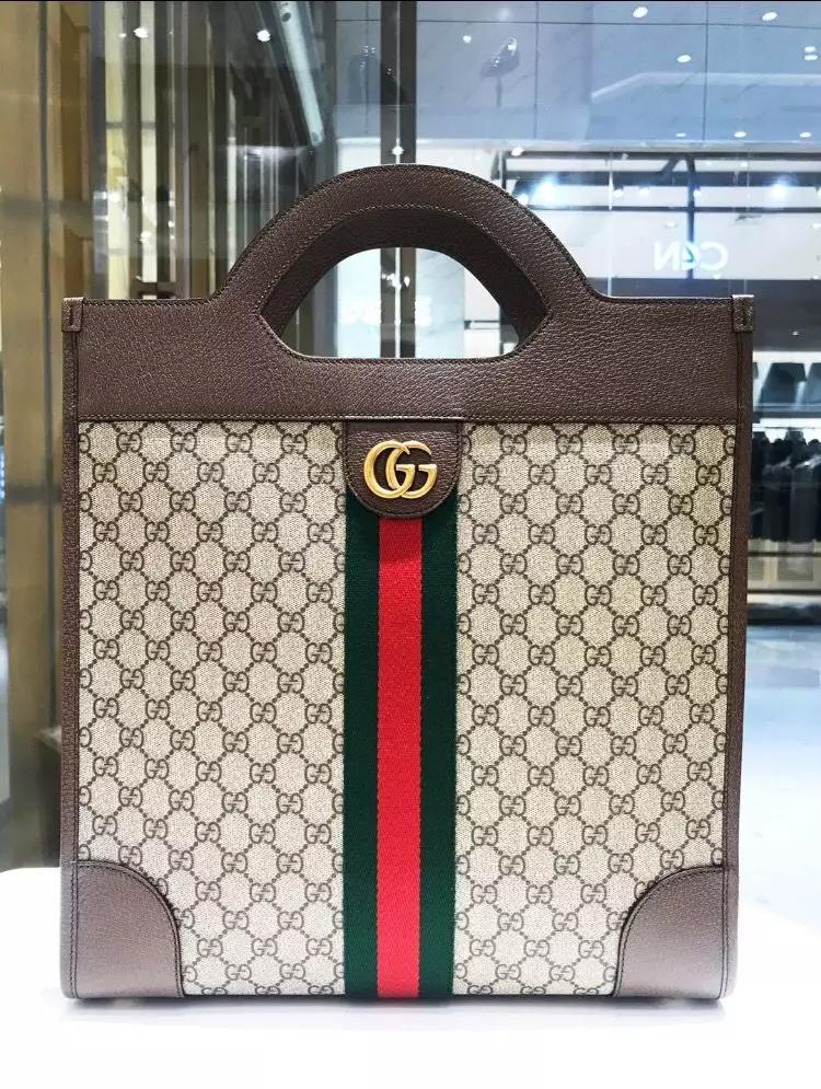 娜扎穿衣搭包包,30多个包包