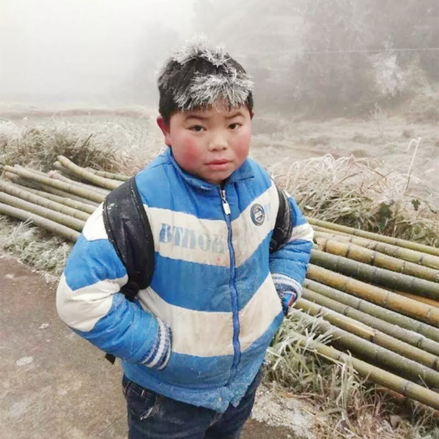 还记得惊动省长的“冰花男孩”吗？如今他怎样了？