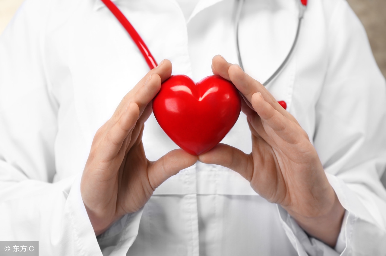 玻璃体混浊的症状和表现是什么,什么是玻璃体浑浊图片