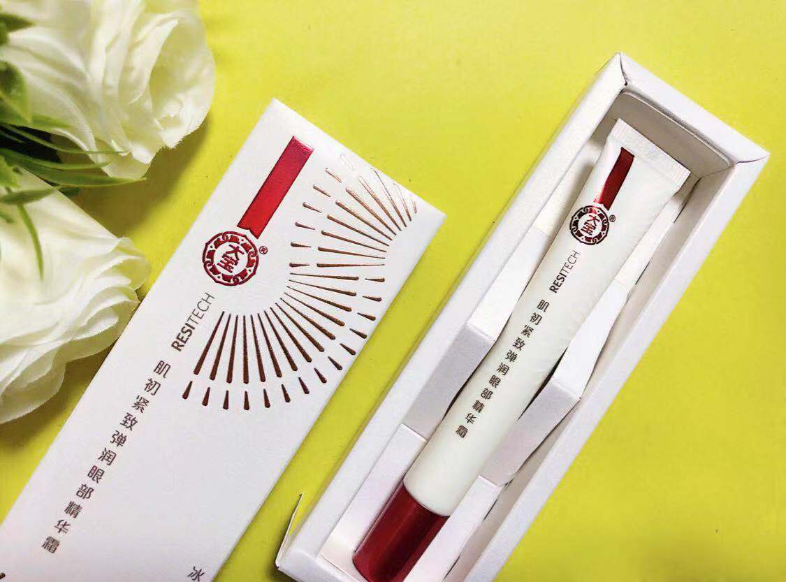 有句话说得好:美不美看脸,老不老看眼