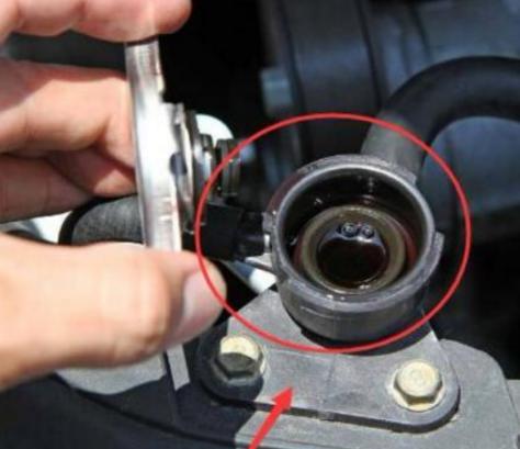 车载点烟器一直插着会耗电吗,车上点烟器长期插usb会耗油吗