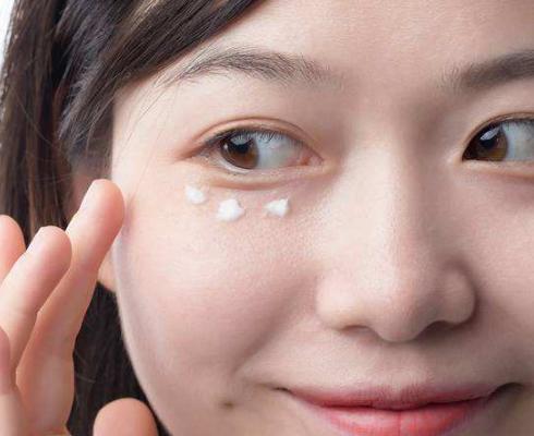 全球公认最好用的10大眼霜平民价,推荐几款好用又不贵的眼霜