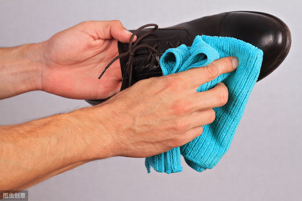 新买的皮鞋凹下去怎么办,皮鞋穿了一天就有折痕怎么办