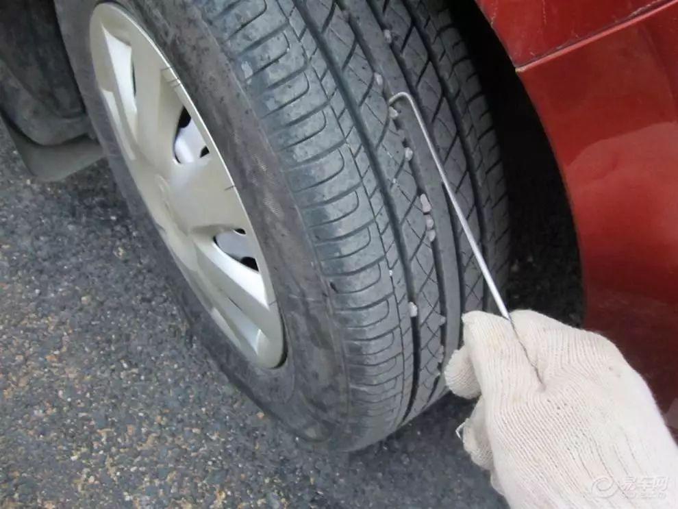 汽车轮胎卡石处理方法,汽车轮胎卡石子需要多久