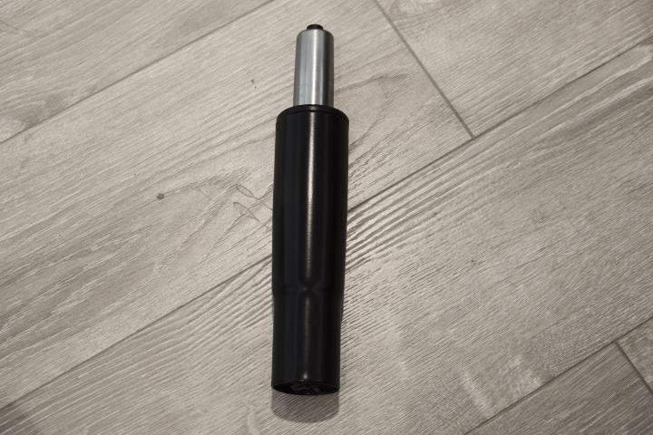 推荐一款简单精致的电脑桌 (实木电脑桌效果图大全2015款)