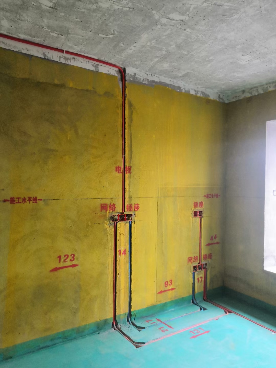 装修水电不要走顶,装修水电不开槽的弊端