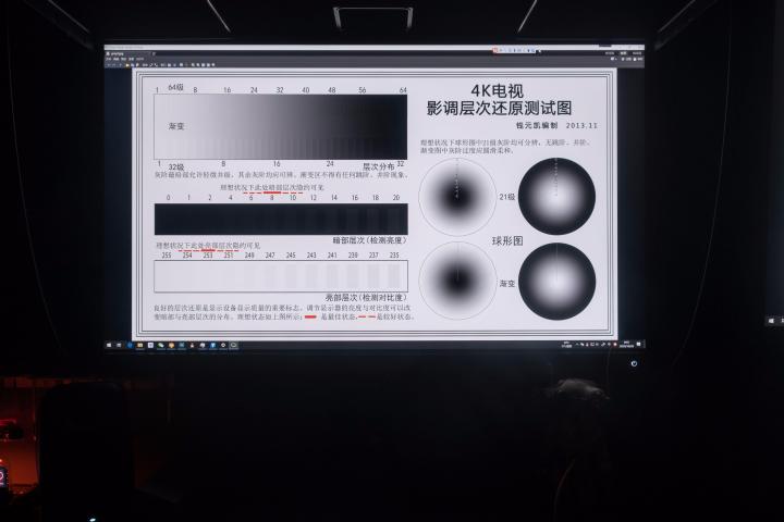 推荐一款简单精致的电脑桌 (实木电脑桌效果图大全2015款)