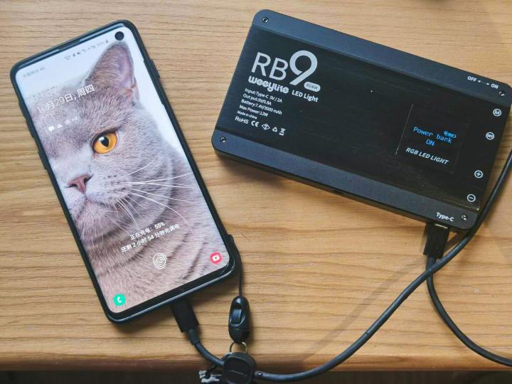 推荐一款简单精致的电脑桌 (实木电脑桌效果图大全2015款)