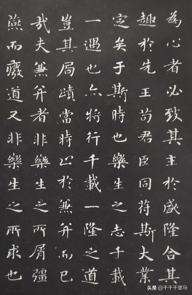 小楷对齐看不出格子怎么做到,写小楷一般用多大格子合适