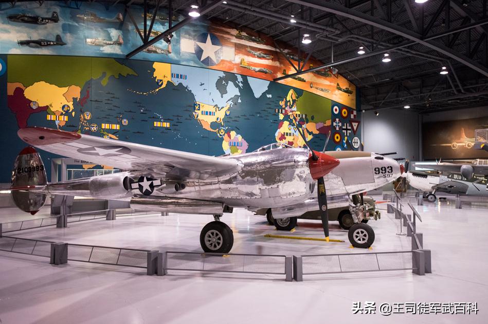 军人把女友照片放兜里视频,军人把女朋友照片放头盔