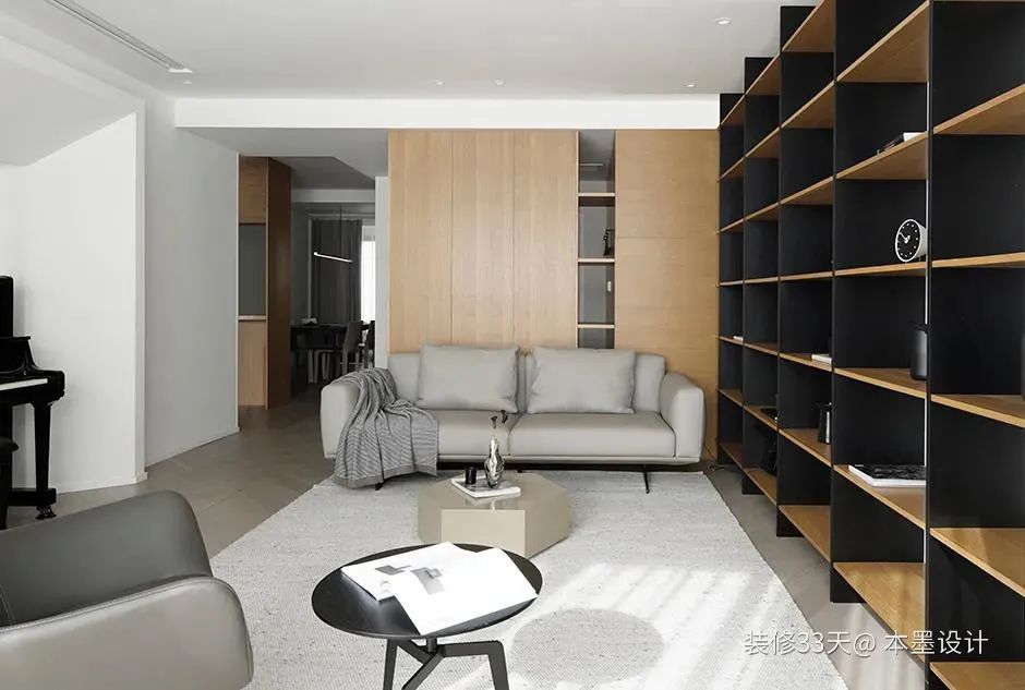 客厅超大储物柜改成衣帽间,客厅小房间改衣帽间