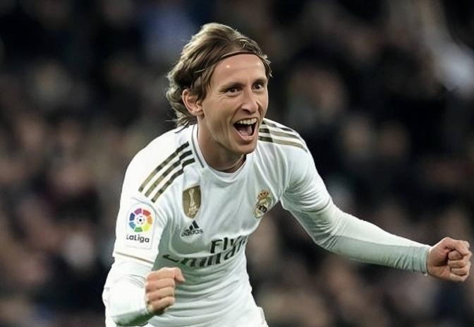 史诗级！皇马1.2亿欧报价国脚中场，主力攻击手续约艰难！