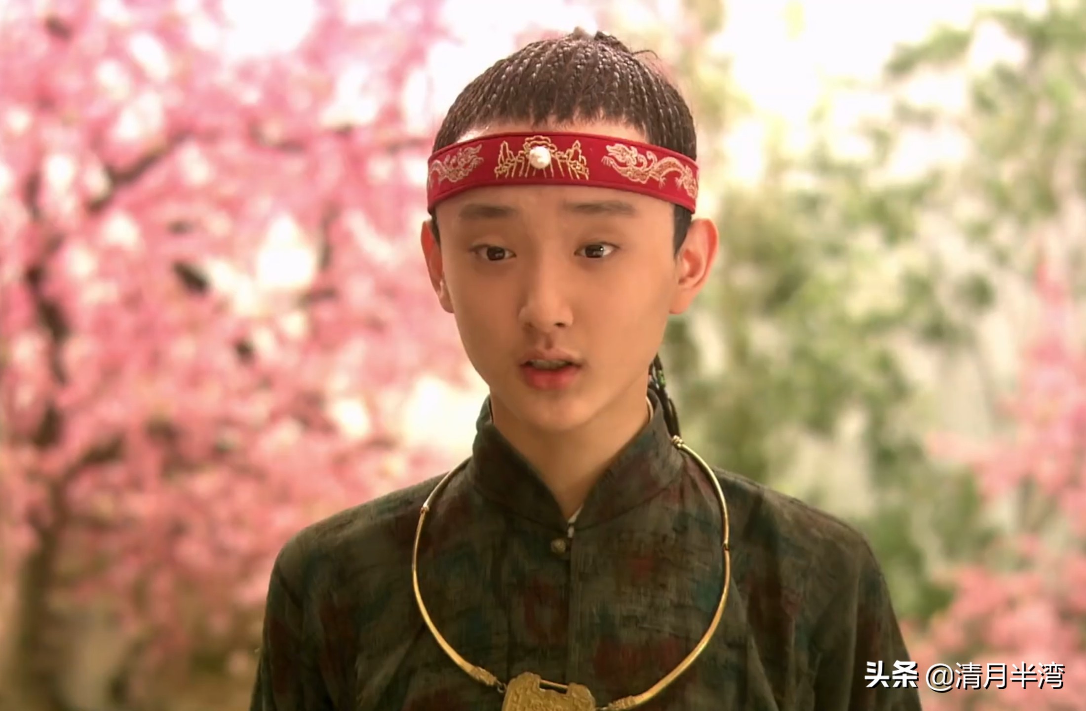 同样是演“宝黛读西厢”，87版美得像古画，新版怼脸怼嘴还怼胸？