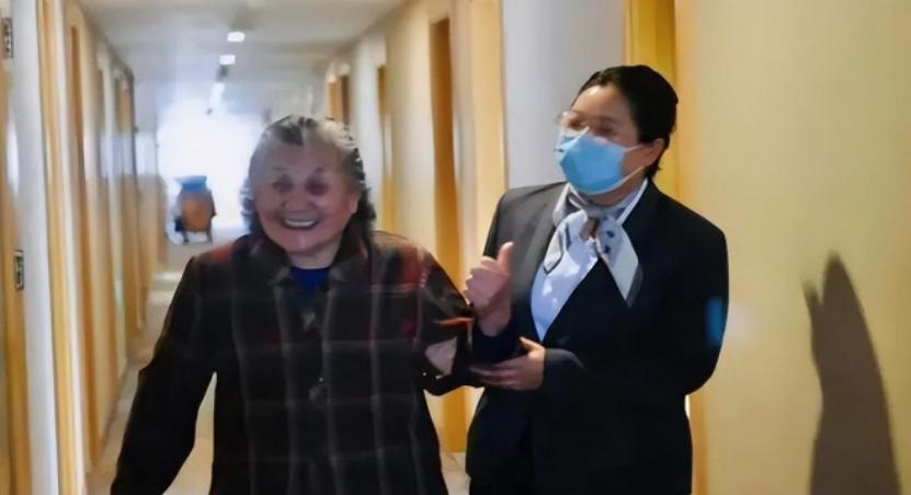 90后女生出差住酒店的生活,90后姑娘在酒店住两个月