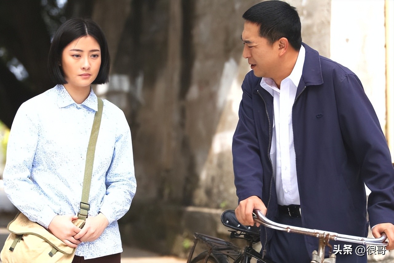 胡同赵露思侯明昊合照,胡同赵露思侯明昊路透