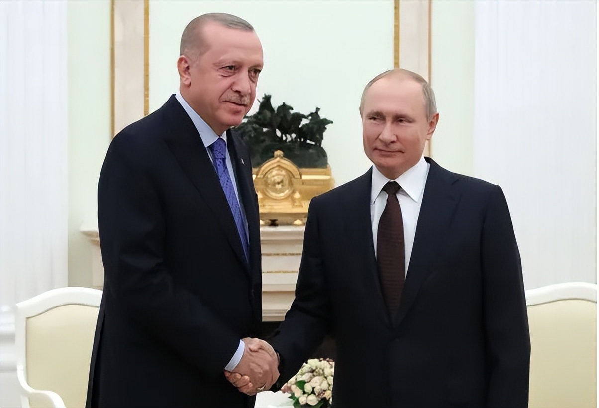 俄土总统会晤，普京疑遭埃尔多安“报复”，“罚站”一分钟
