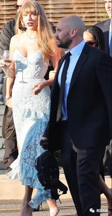 霉霉演唱会美国小姐开场自我介绍,霉霉与打雷姐现身超级碗