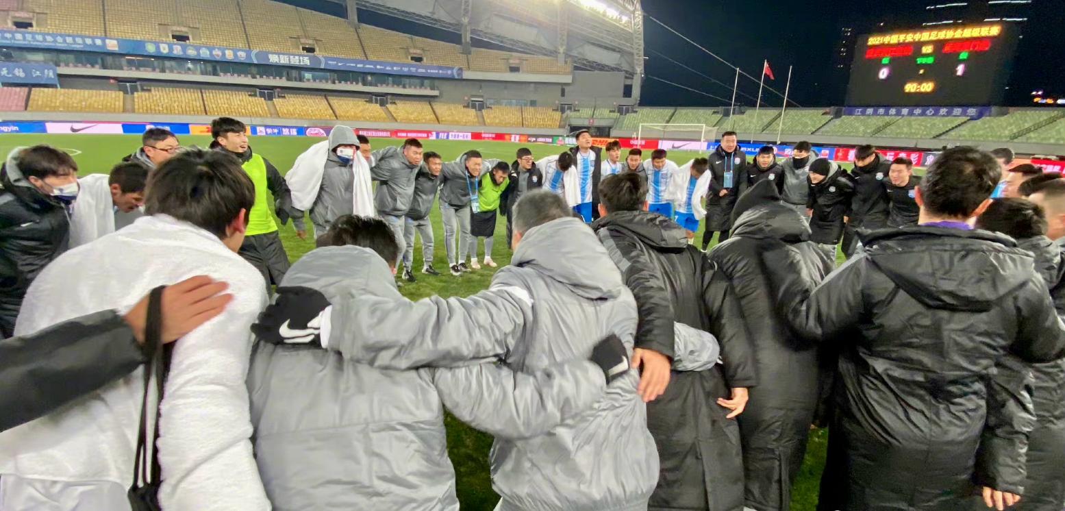 发布会现场哽咽落泪,发布会哽咽落泪