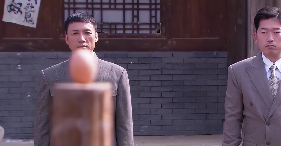 涂发胶抹口红，打仗住酒店，这些抗日剧，对得起以前的战士吗？