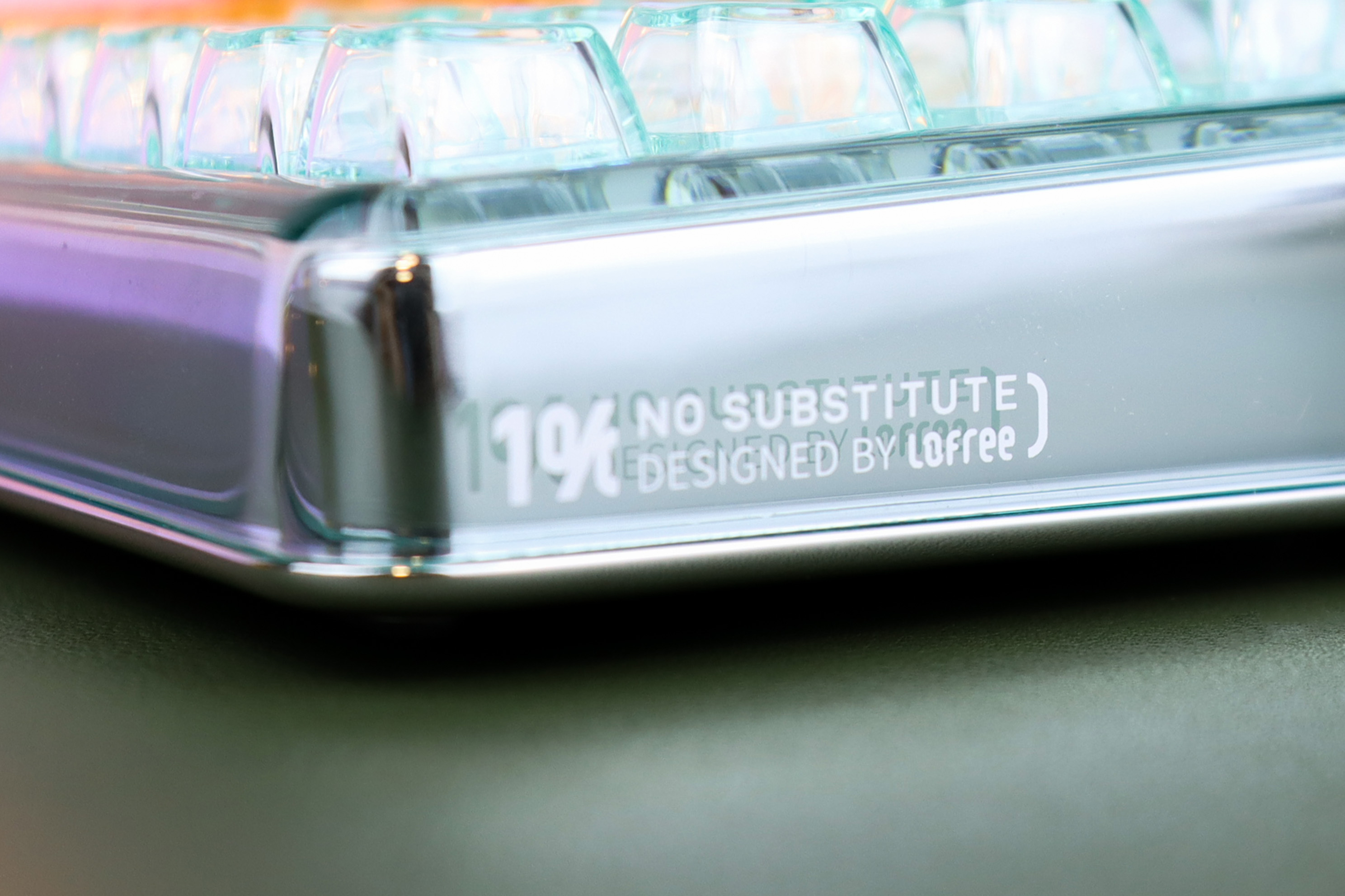 一千块，透明键盘，将手上那2平方做成工艺品的理念，我只爱洛斐