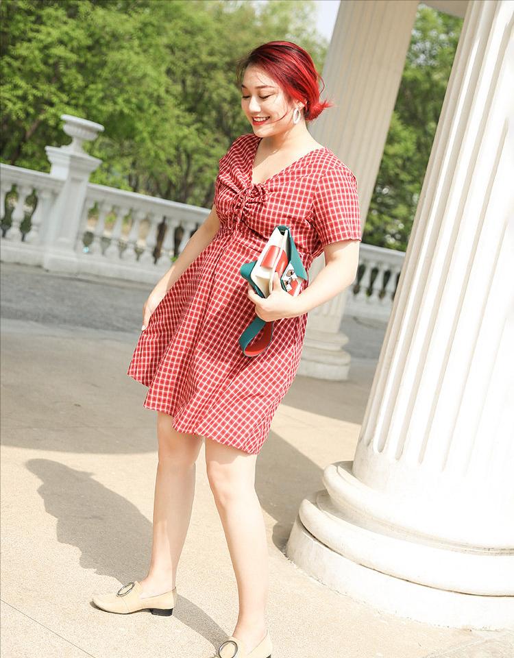 四十多岁人比较微胖穿流行女装,今年最流行的衣服女装30-40岁微胖