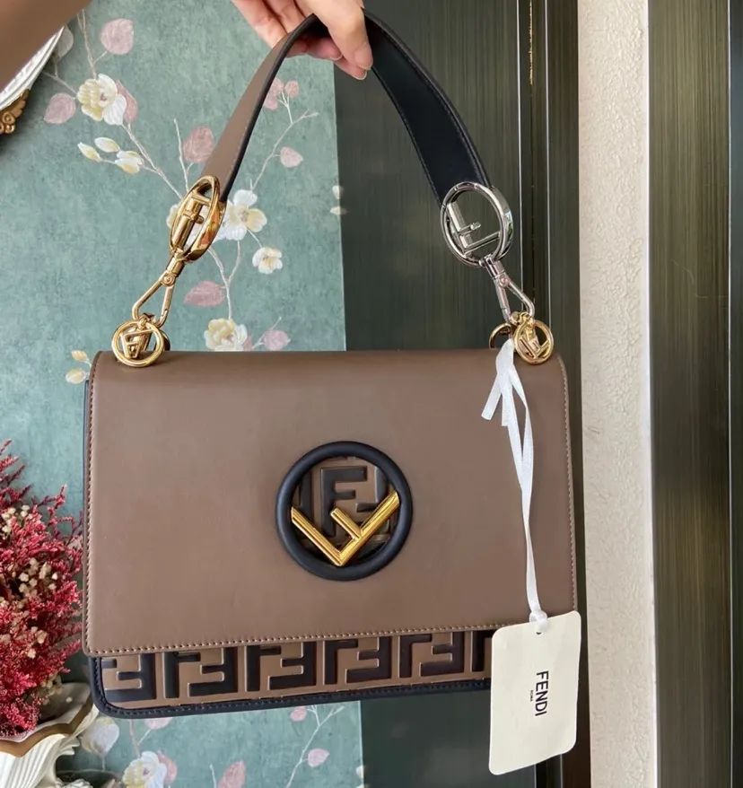 fendi长城大秀面试,fendi展示了什么