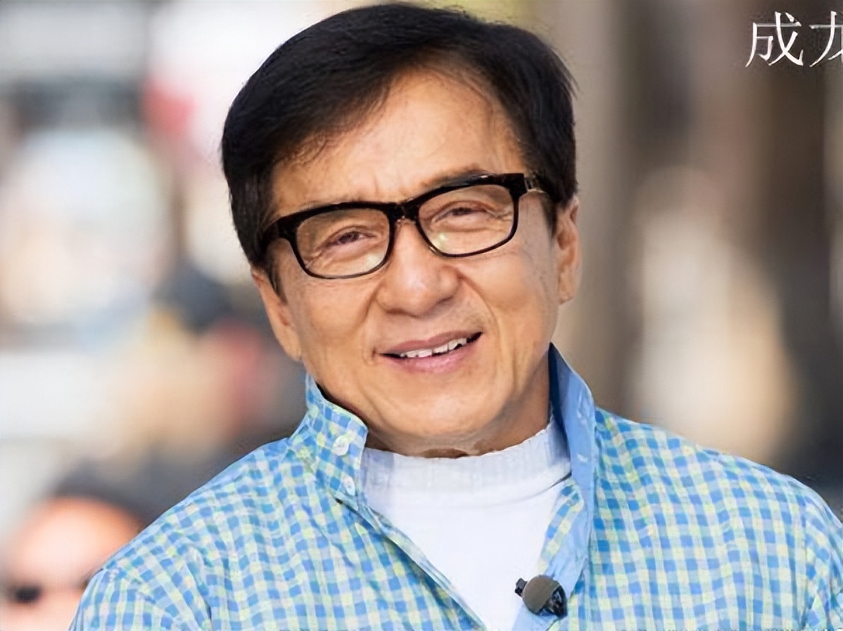 “悬胆鼻”是鼻中之王，看着就一脸富贵相，老了后更显气质优雅