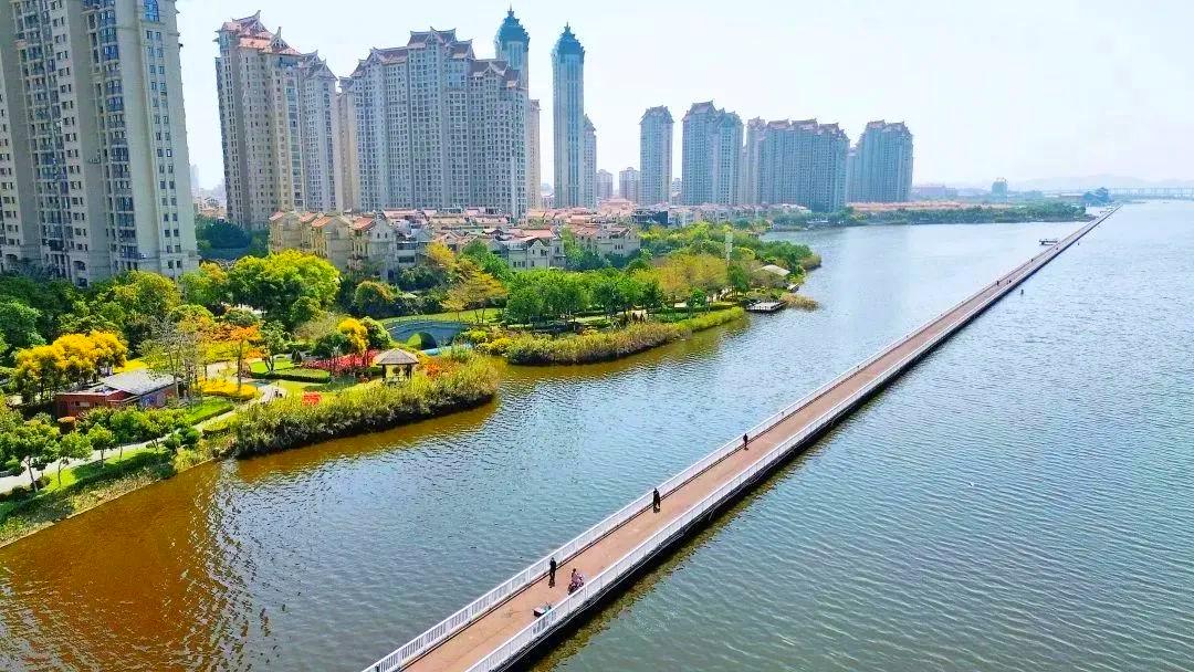 一起乘坐火车去旅游,一起乘坐飞机旅游