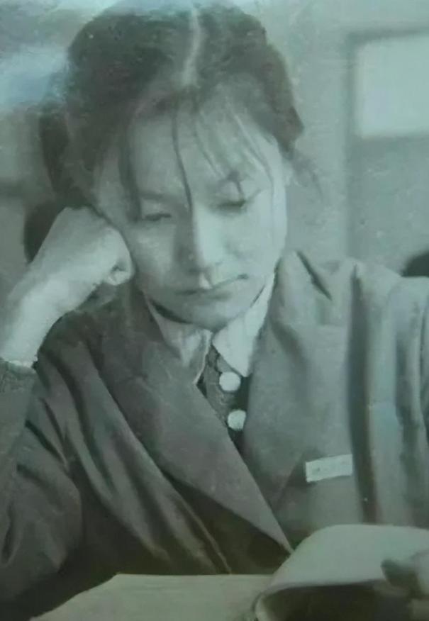 恢复高考第一年文科女状元,恢复高考后第一女状元