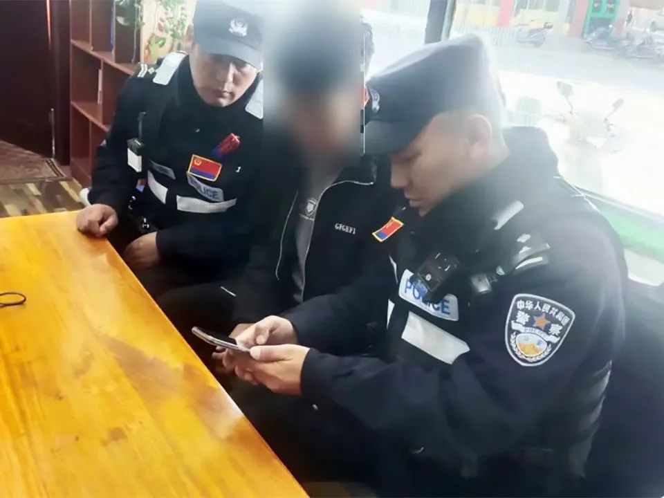 节日我在岗警察视频,节日我在岗警察给家里发视频