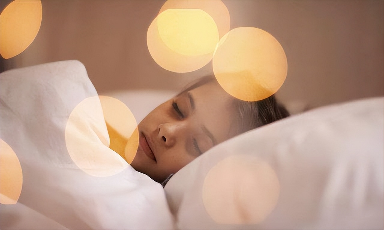 黛昂丝预防黑眼圈，从生活细节开始