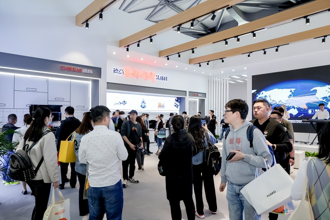 AWE2023直击|德意智家火爆出圈，三大亮点不容错过！