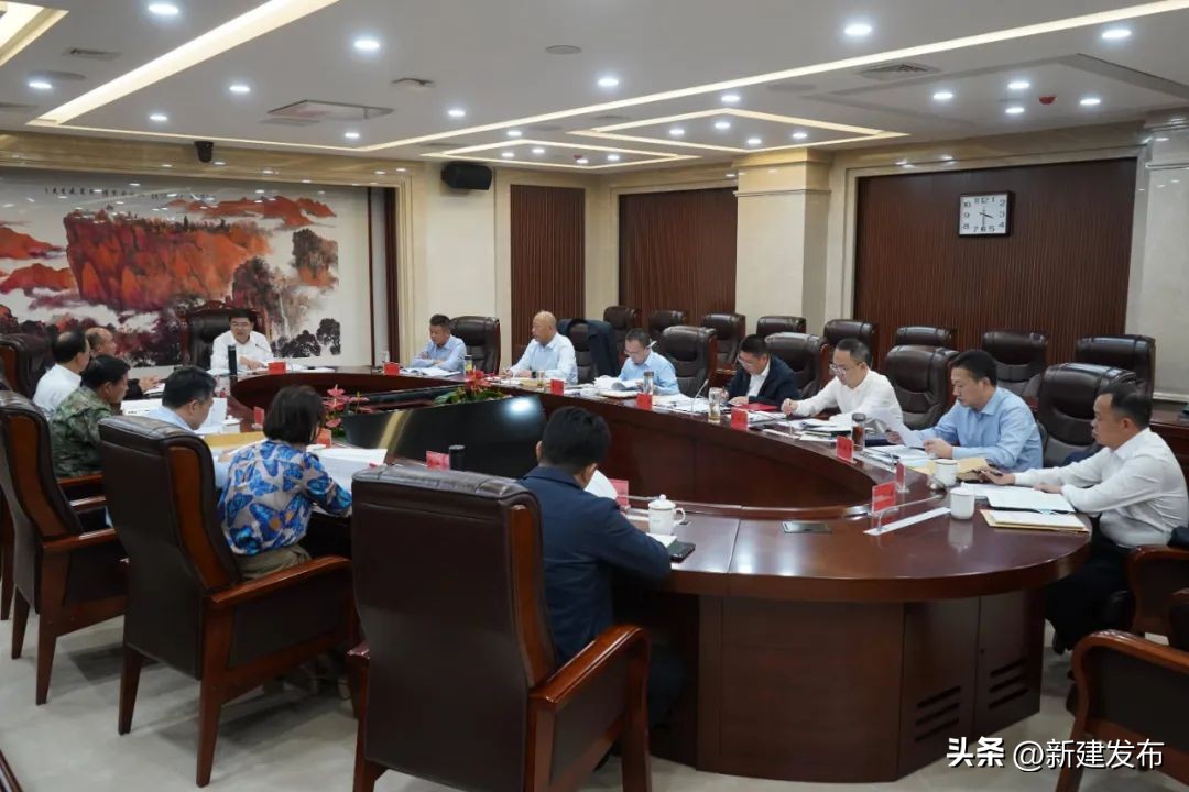 二届区委第35次常委会会议召开