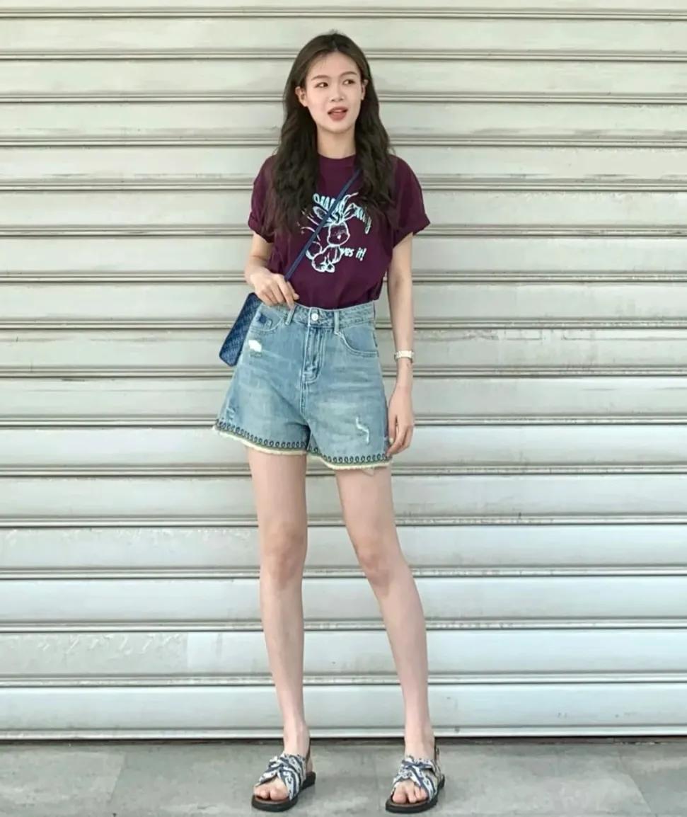 20组牛仔短裤穿搭示范：实穿又百搭好看又好学