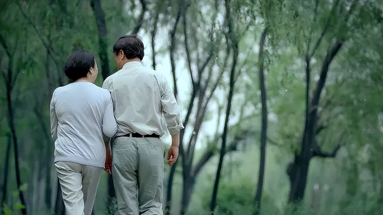 年轻人也可以每天坚持走路锻炼,长期坚持走路对身体有什么好处