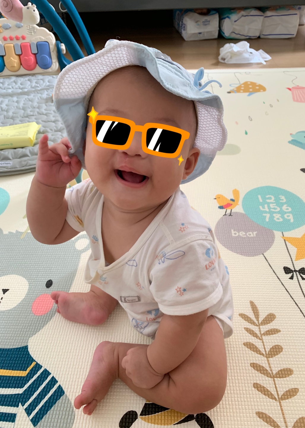 宝宝是一只“小兔子”，还没长牙就要开始正畸了